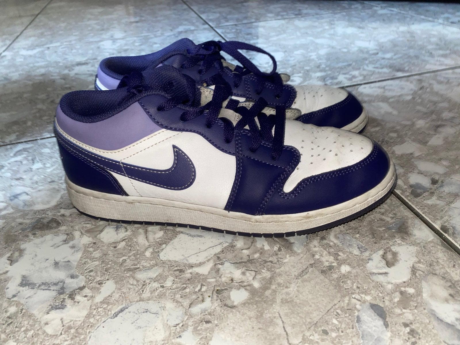 Paars witte Nike Sneakers, Ophalen, Zo goed als nieuw, Sneakers