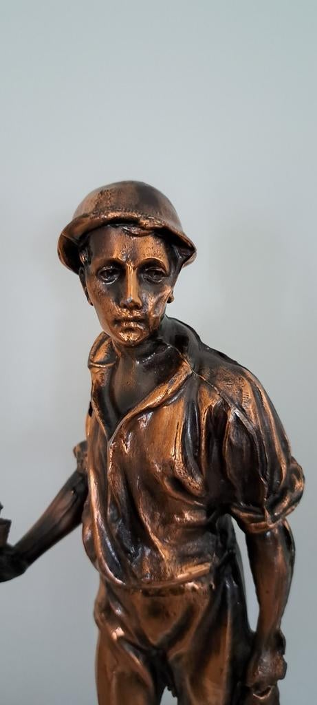 Beeldje van mijnwerker, Ophalen