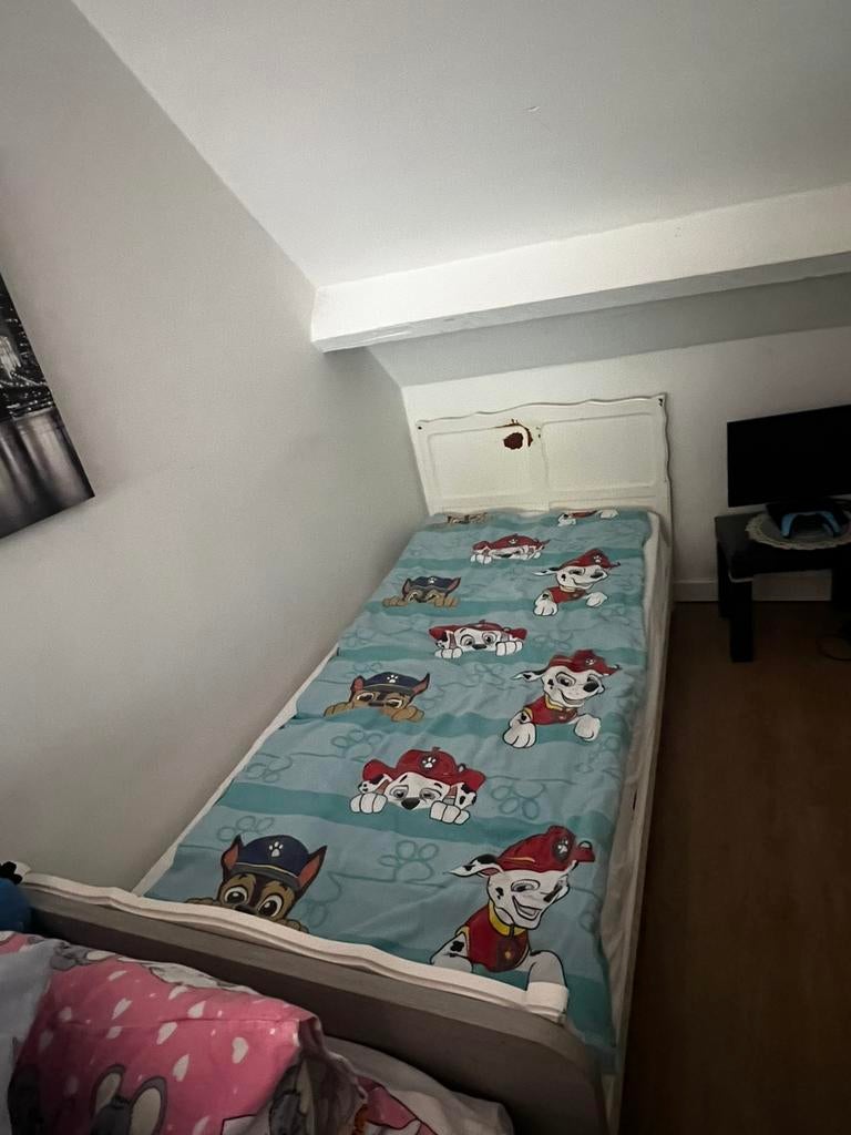 Bed 90x200 – goede staat (lichte schade hoofdbord), Ophalen, Zo goed als nieuw