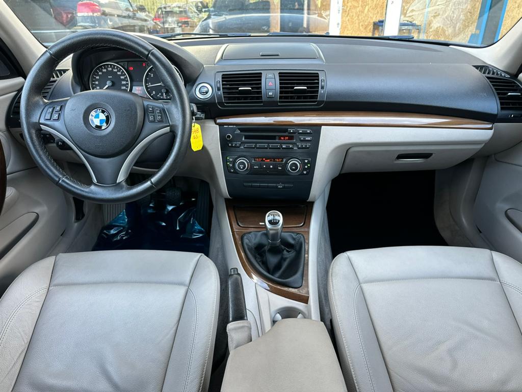 BMW 1SER 118i 2.0L Diesel eerste eigenaar, Auto's, Euro 5, 1 Reeks, 4 cilinders, Zwart