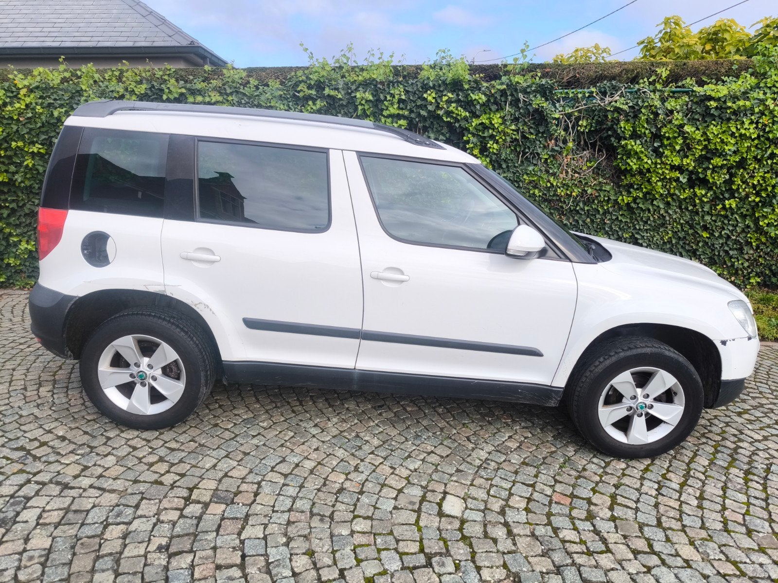 Skoda yeti Essence 1.2 TSI , Euro 5 , très propre 08/2010, Autos, Achat, Entreprise, Noir, 5 portes