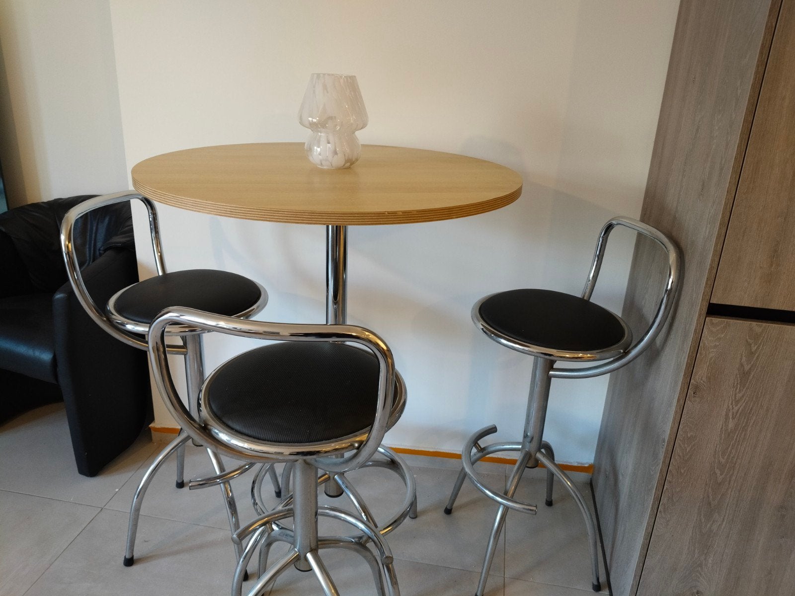 Hoge tafel met 3 barkrukken, Enlèvement