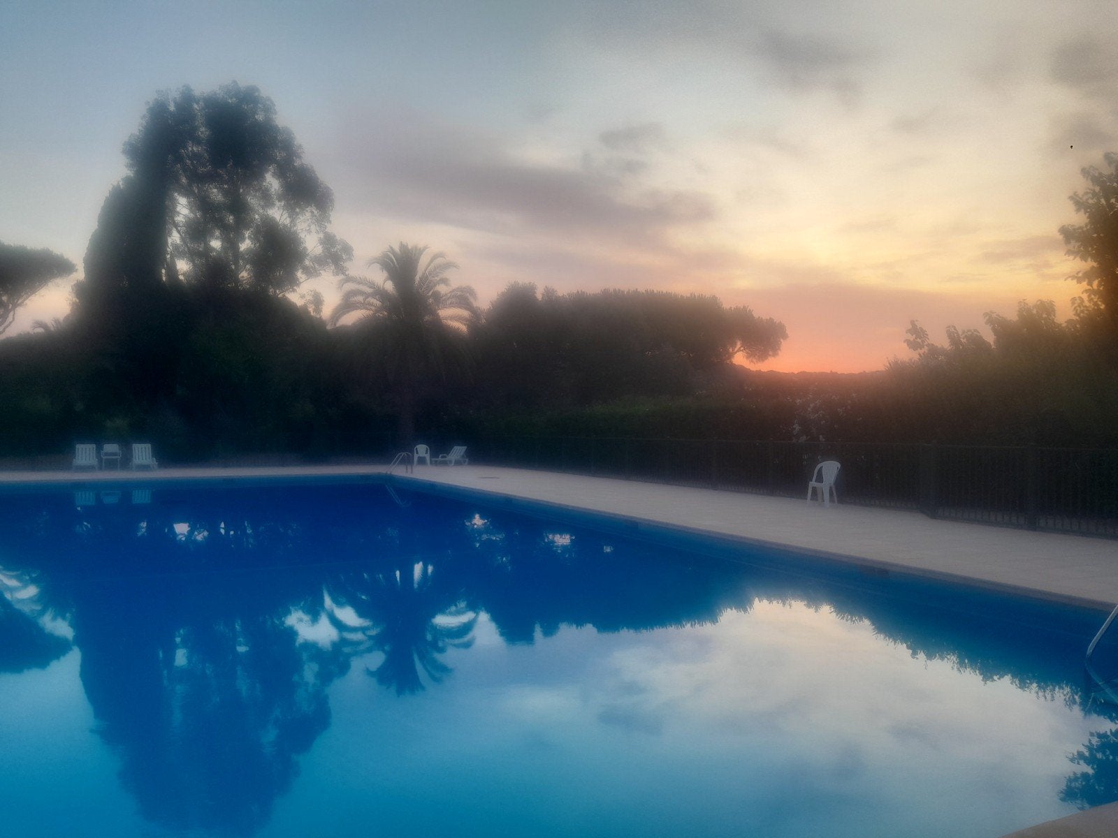 'last minute' 1000 euro 1.8-8.8 , 7 pers , golfe St Tropez