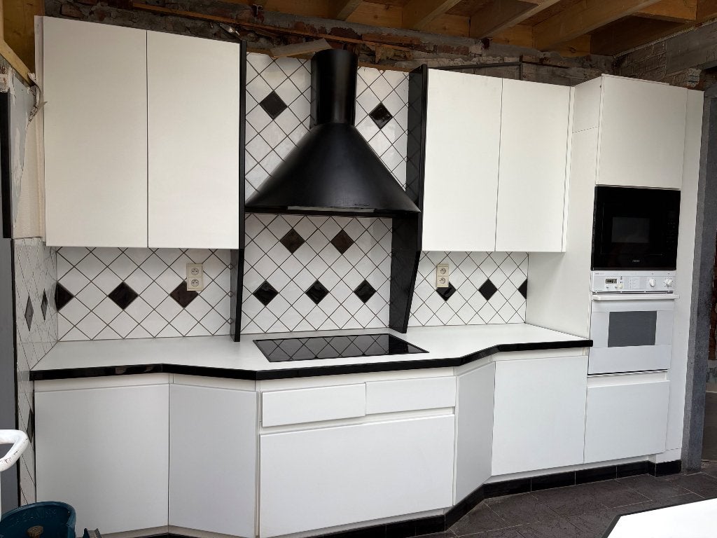 Cuisine équipée blanche, Electroménager, 85 à 90 cm, 4 zones de cuisson, Comme neuf, Enlèvement
