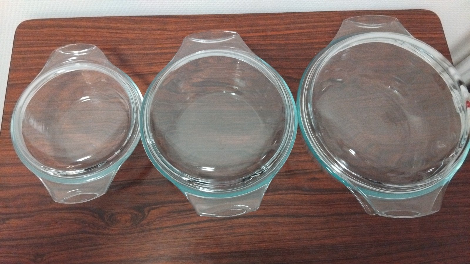 Lot de 3 plats en pyrex ronds neufs avec couvercle, Maison & Meubles, Neuf, Service complet, Enlèvement ou Envoi, Verre