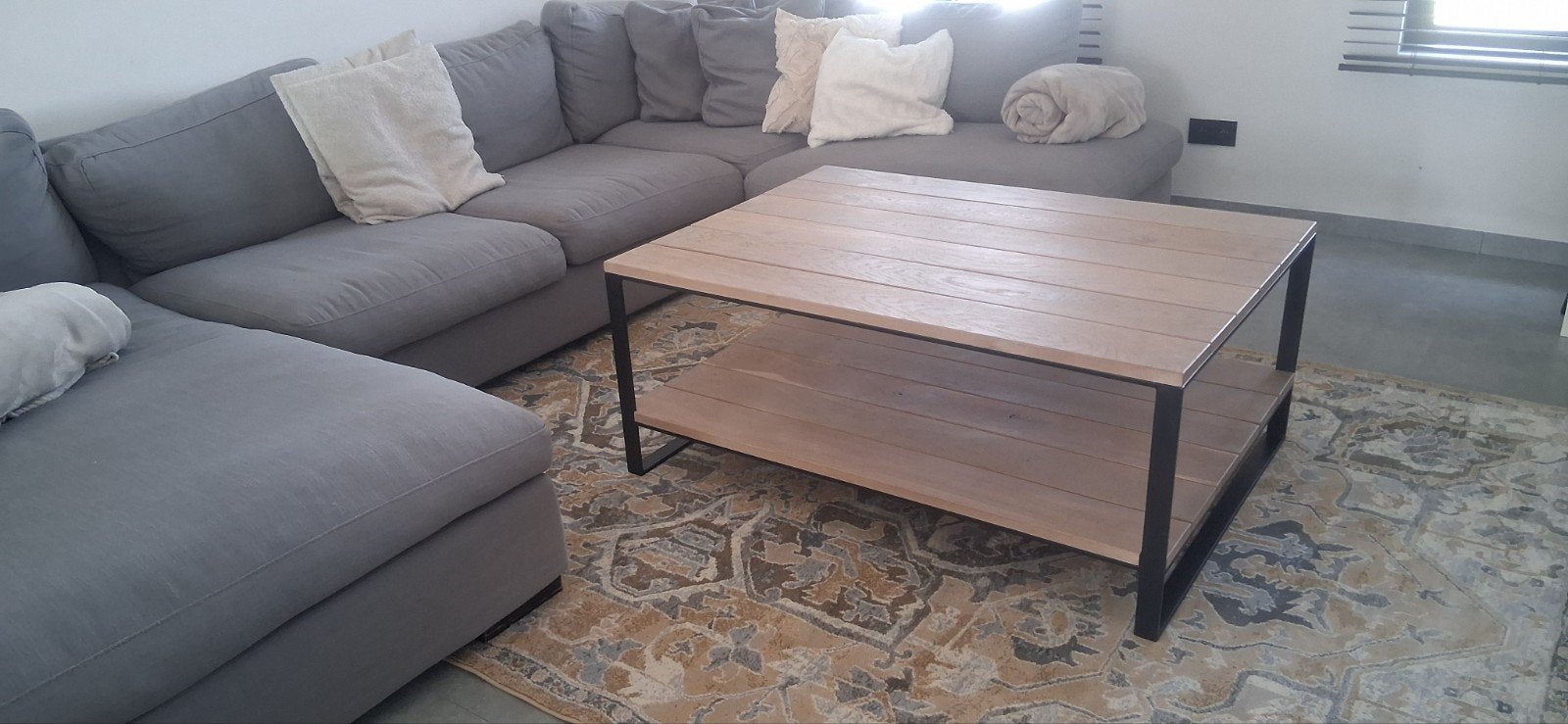 Eiken salontafel met stalen onderstel( zwart gelakt), Maison & Meubles, Canapés | Coins salons complets, Enlèvement