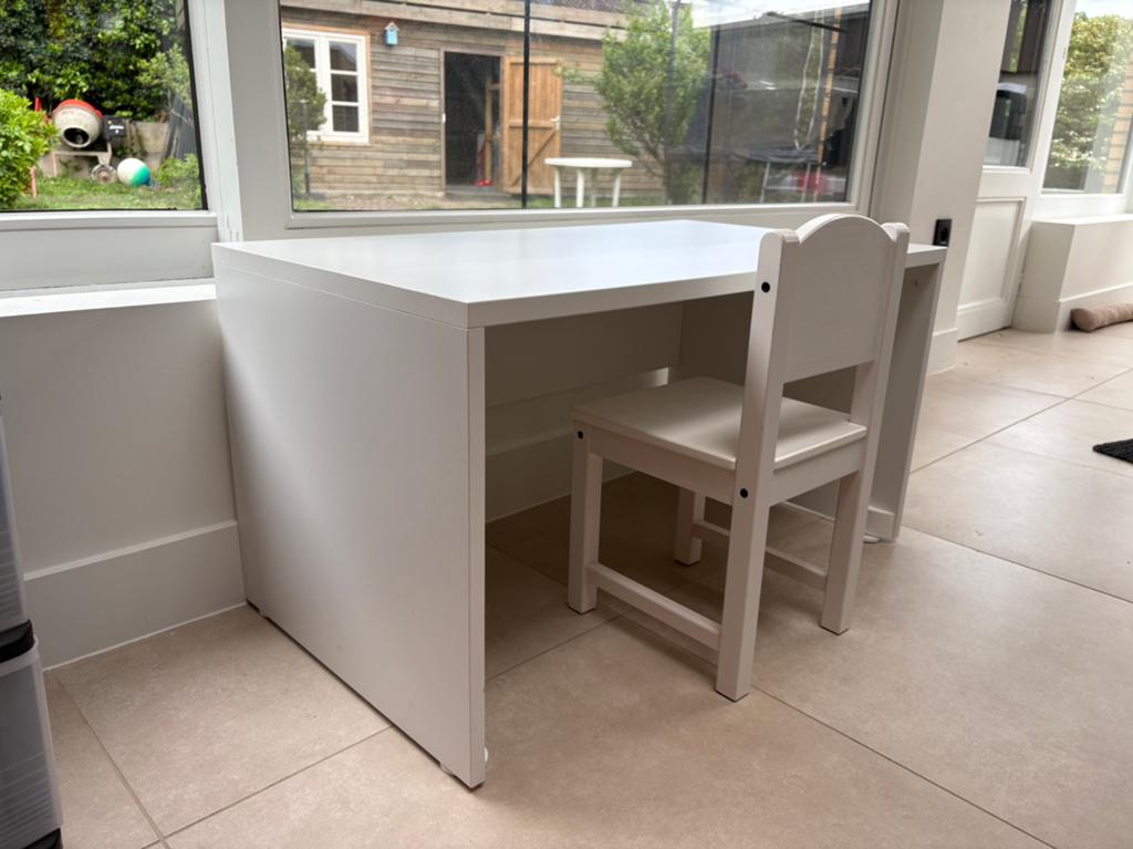 Ikea stoeltje + tafel(kist), Kinderen en Baby's, Ophalen, Zo goed als nieuw