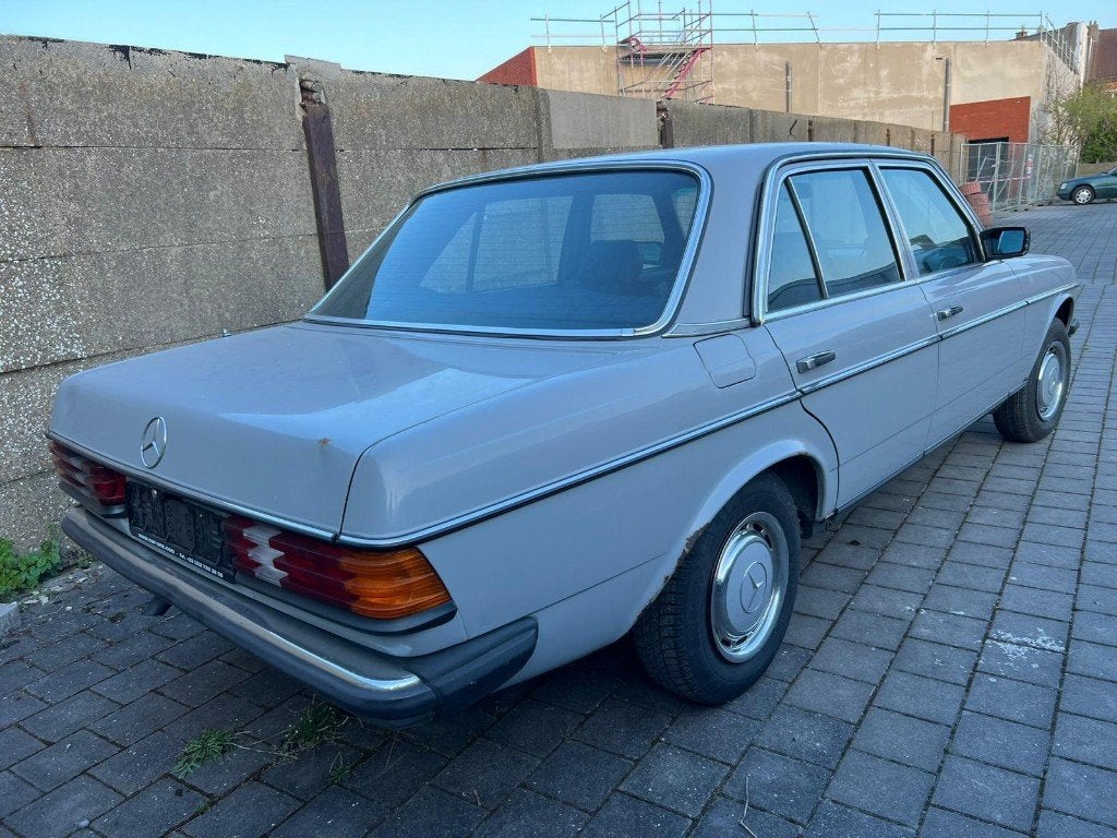 Mercedes W123 oldtimer lot 2x 240D/200D Belgische wagens, foto 4