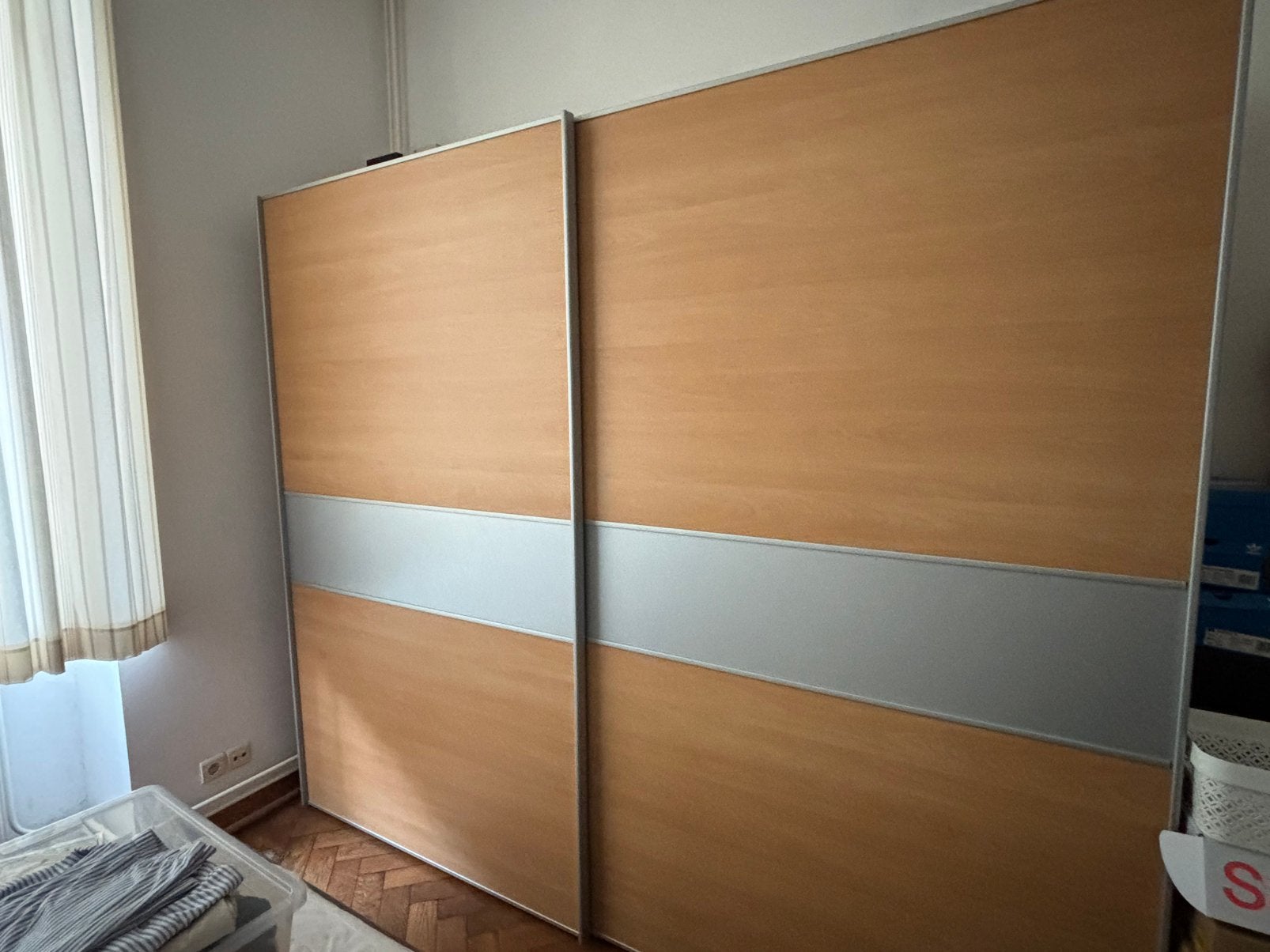 Grote kleerkast. In perfecte staat, Enlèvement, Comme neuf