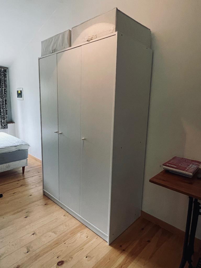IKEA KLEPPSTAD kledingkast — als nieuw (al gemonteerd), Ophalen, 100 tot 150 cm, Meerdere deuren, 150 tot 200 cm