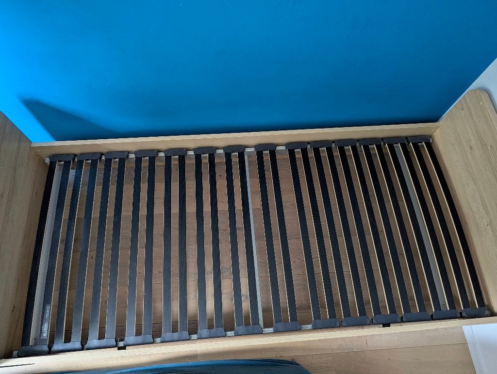 Bed met lattenbodem en matras + bureau + bureaustoel, Huis en Inrichting, Ophalen, Gebruikt, 90 cm, 200 cm