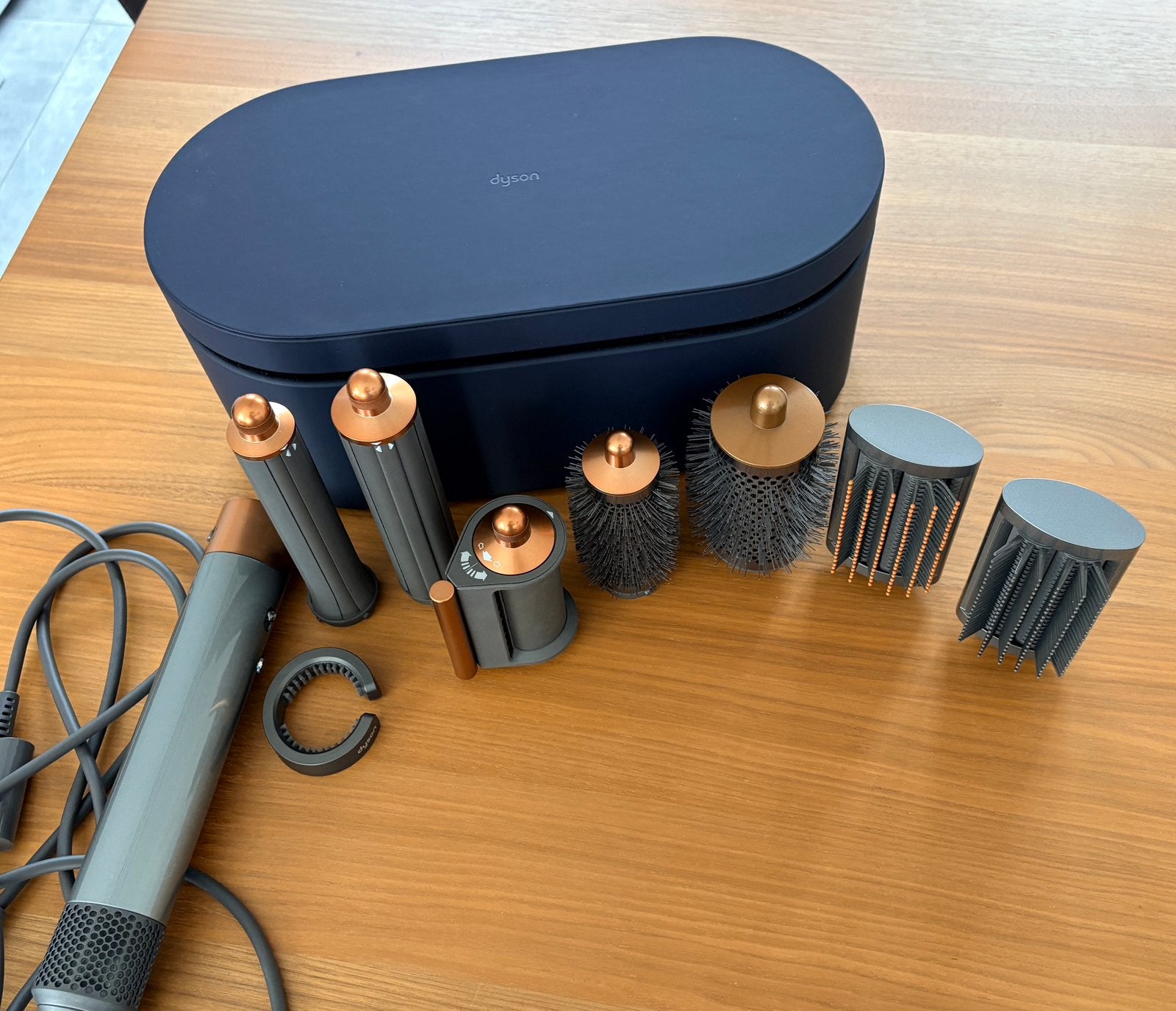 Dyson airwrap Long + extra ronde borstel, Bijoux, Sacs & Beauté, Enlèvement, Comme neuf