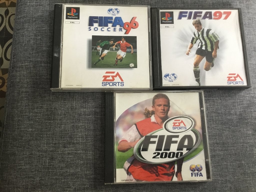 3 jeux FIFA., Ophalen