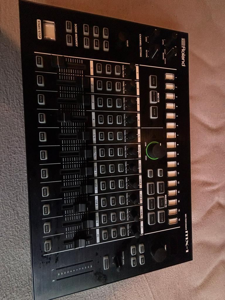 Roland MX-1 mix performer, Muziek en Instrumenten, Ophalen of Verzenden, Zo goed als nieuw
