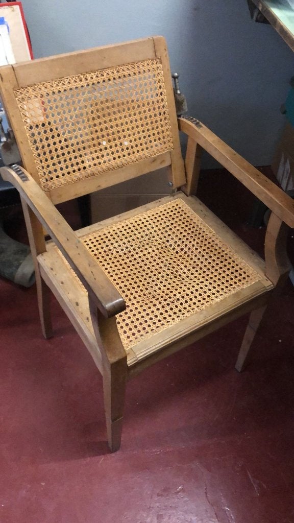 Ancien fauteuil de coiffeur en bois avec sangles, Enlèvement