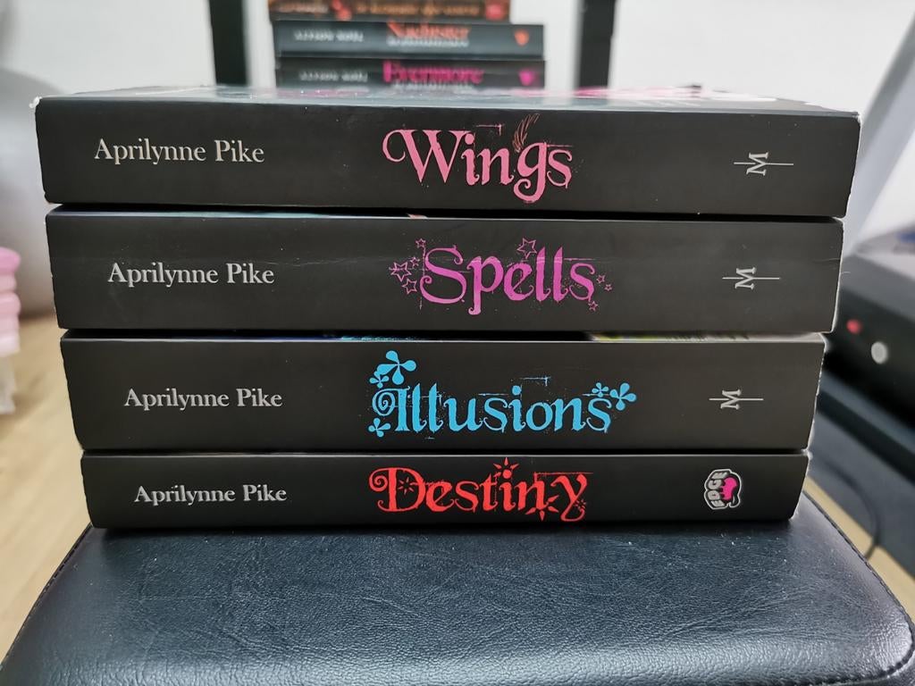 Boekenreeks Aprilynne Pike, Boeken, Ophalen