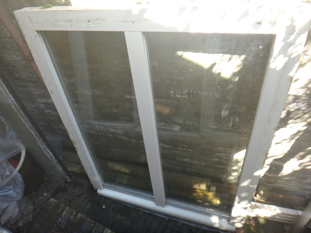 T.K. hardhouten kozijn met isolerend A plus glas, Doe-het-zelf en Bouw, Gebruikt, Raamkozijn, Inclusief glas, 75 tot 150 cm