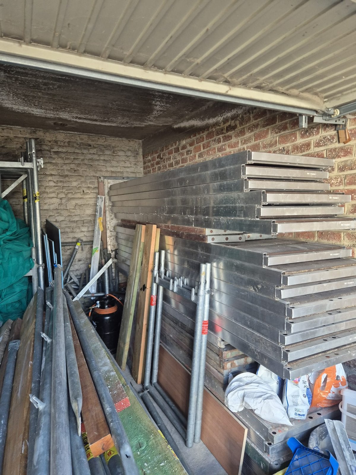 Plettac steigers te koop (100m2), Doe-het-zelf en Bouw, Ophalen, Zo goed als nieuw, Gevelsteiger, 5 meter of hoger