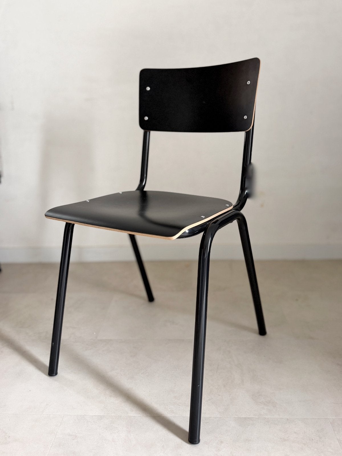 Set van 4 zwarte eetkamerstoelen – type schoolstoel, Ophalen, Zo goed als nieuw, Zwart, Vier