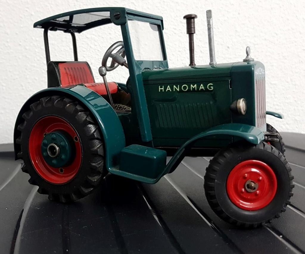 Hanomag John Deer Lanz Zetor model tractor schaal 1:24, Verzamelen, Merken en Reclamevoorwerpen, Nieuw, Overige typen, Ophalen of Verzenden