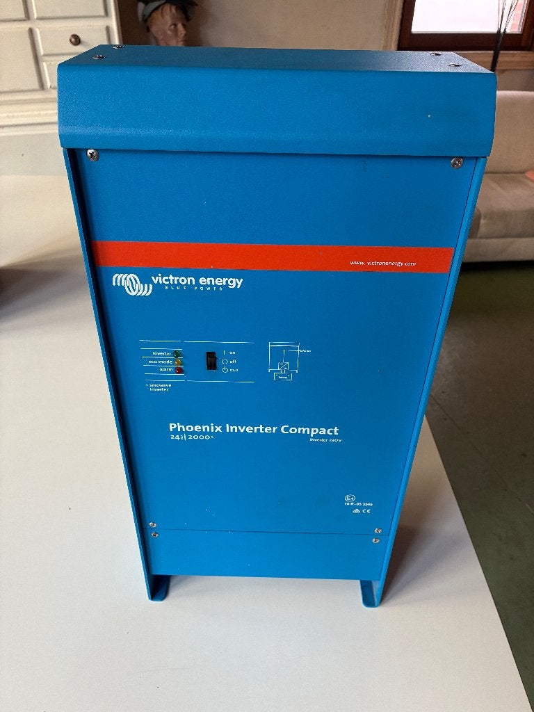 2 Victron Phoenix Inverters 24V + Victron MPPT lader, Particulier, Onduleur