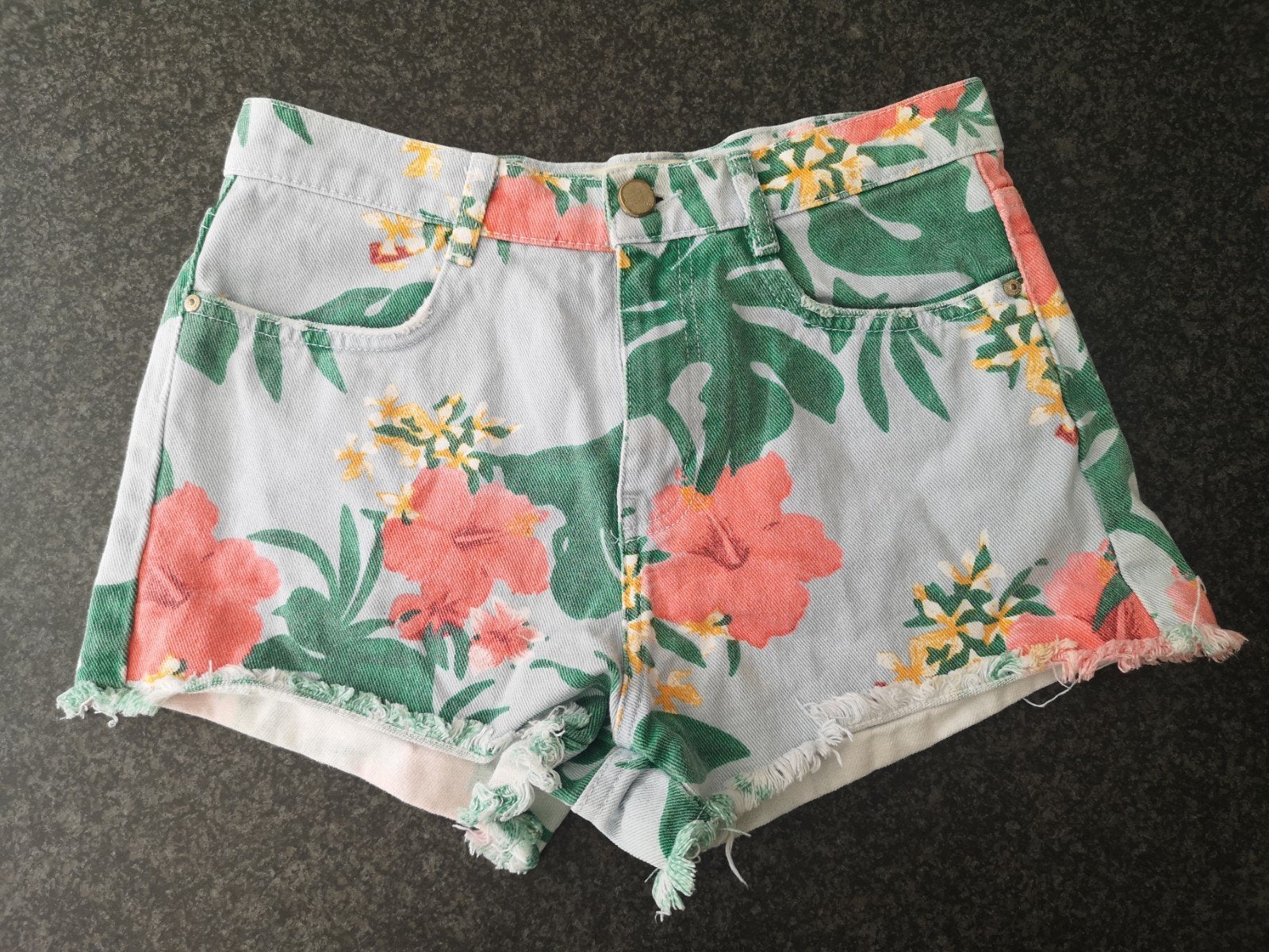 2 damesshortjes maat 34, Kleding | Dames, Broeken en Pantalons, Ophalen, Maat 34 (XS) of kleiner