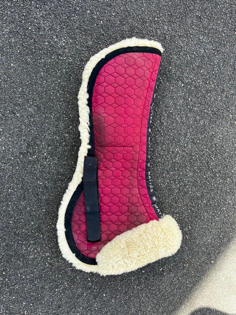 Mattes zadelonderlegger M, Dieren en Toebehoren, Ruggengraat vrij, Zo goed als nieuw, Mattes, Beige