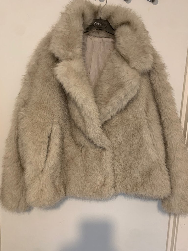 Mooie bontjas in een mooie grijze kleur van Zara, Kleding | Dames, Ophalen of Verzenden, Nieuw, Maat 42/44 (L)
