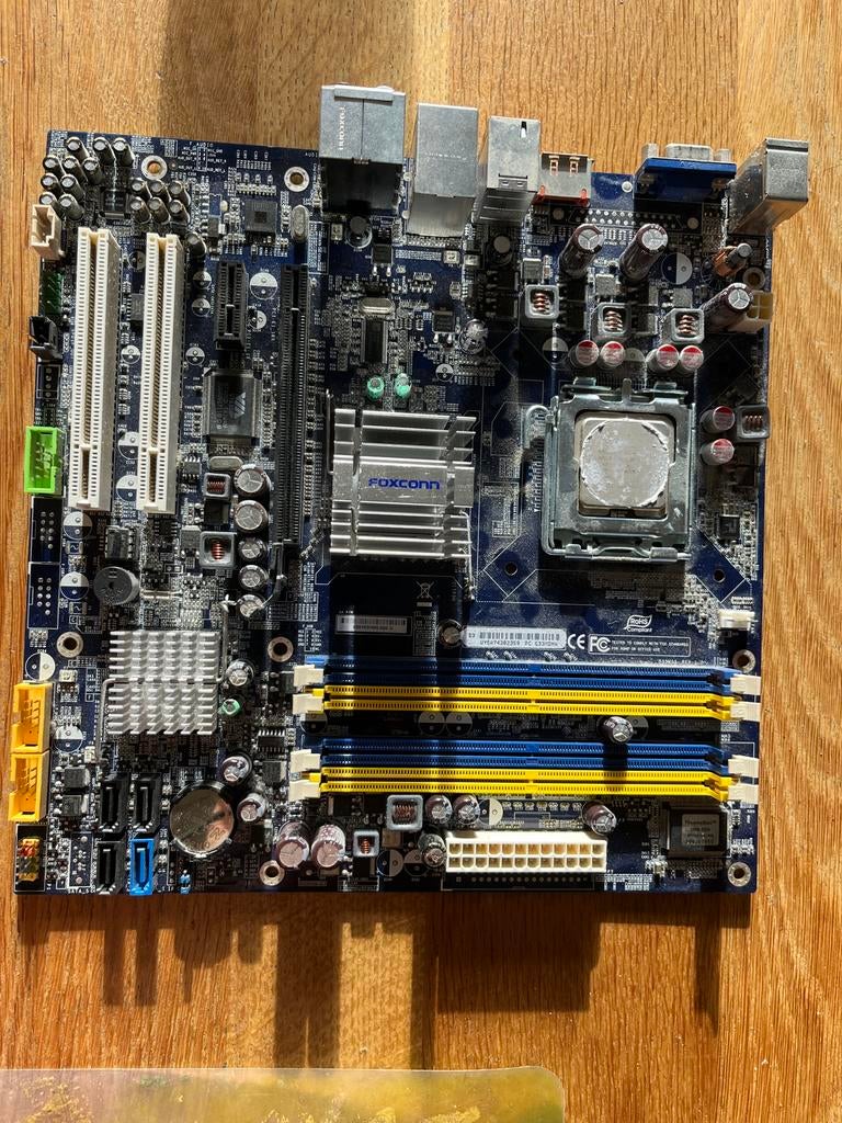 Intel core 2 quad q6600 CPU + foxconn ml 94v-0 e253117, Computers en Software, Moederborden, Ophalen, Gebruikt, Intel