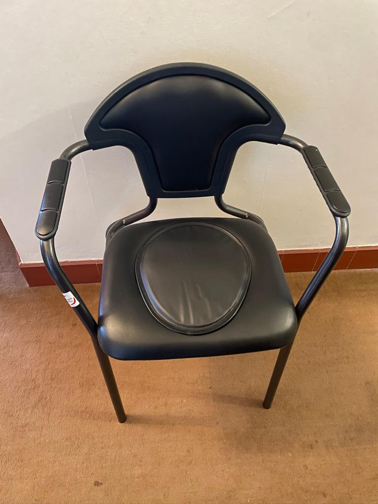 CHAISE PERCÉE (NOIRE), Enlèvement, Comme neuf