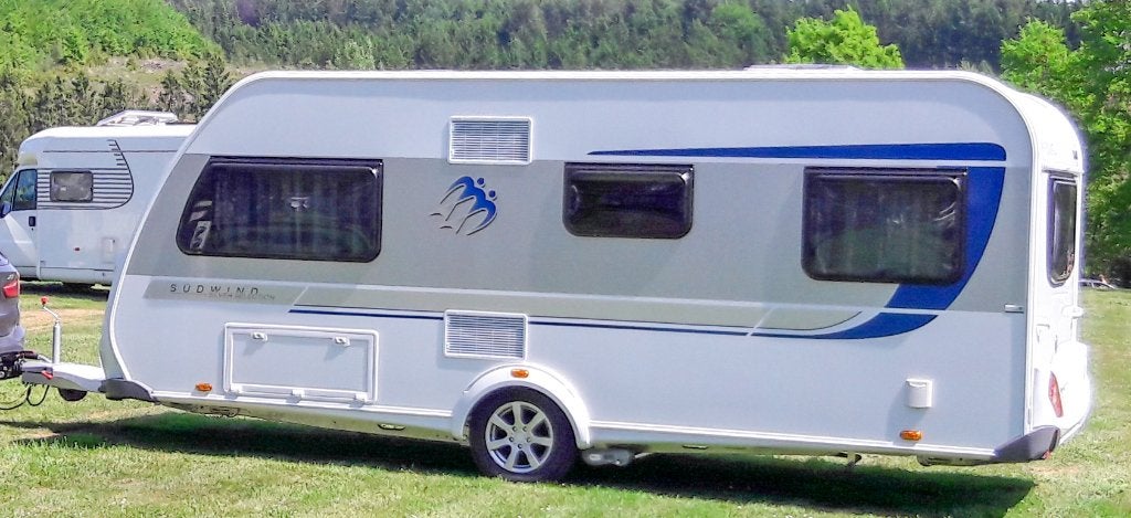 Knaus Südwind 500 FU Silver Selection (2017), Caravans en Kamperen, Caravans, Particulier, tot en met 4, 1500 - 2000 kg, Rondzit