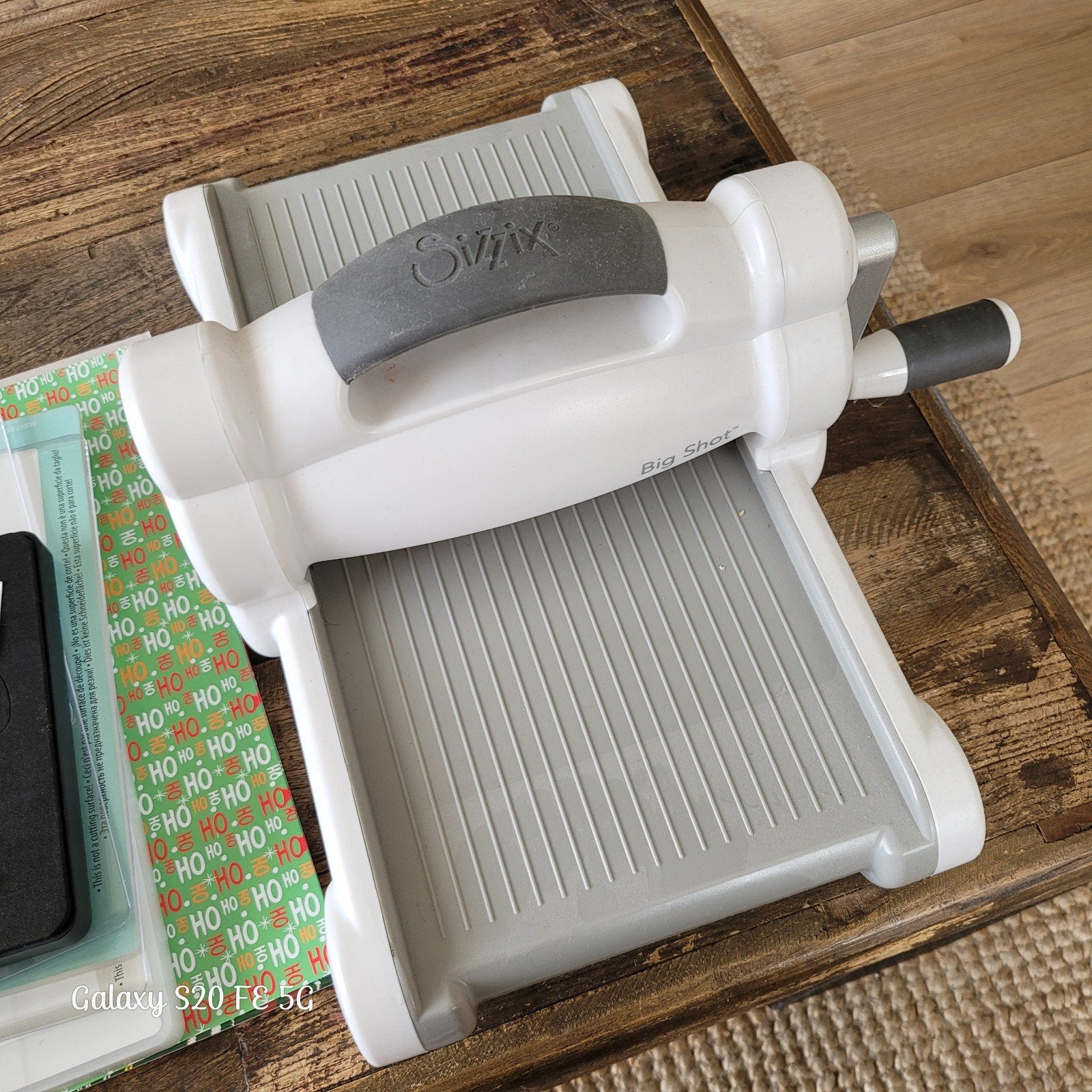 Machine de découpe Sizzix Big Shot + Accessoires & Matrices, Hobby en Vrije tijd, Ophalen, Zo goed als nieuw, Slicemachine of Snijmachine