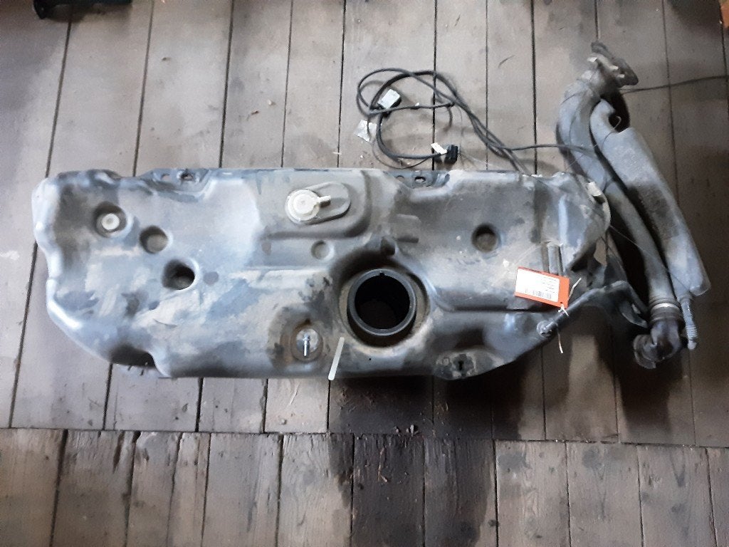 RESERVOIR CARBURANT Peugeot 206 CC (2D) (01-2000/12-2007), Kontakt-peugeot@peugeot.com, Utilisé, Peugeot Deutschland GmbH, Bahnhofsplatz
65423  Rüsselsheim, DE