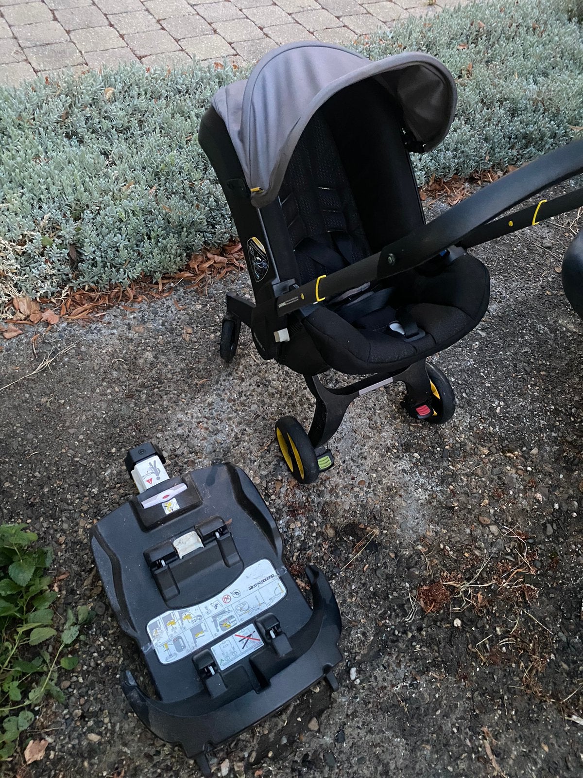 Doona plus + met isofix autozit. Buggy baby, Kinderen en Baby's, Buggy's, Ophalen, Zo goed als nieuw