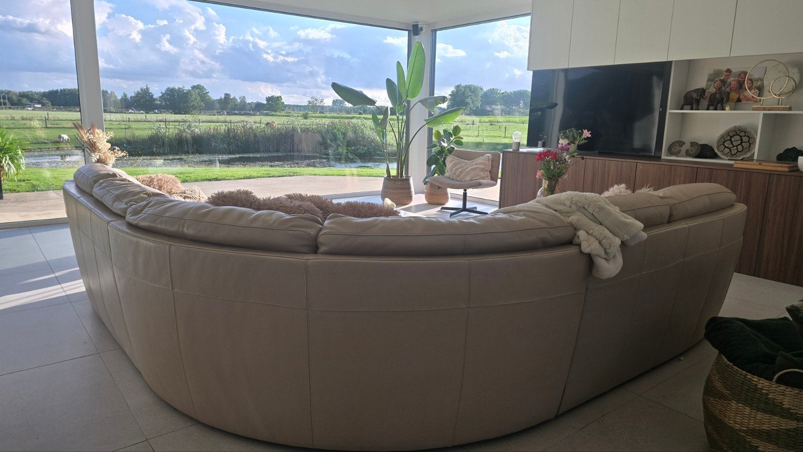 Natuzzi eigentijdsdesing beige leder 3m op 3m, 150 cm ou plus, 300 cm ou plus, Quatre personnes ou plus, Tijdloos ,eigentijdsdesing