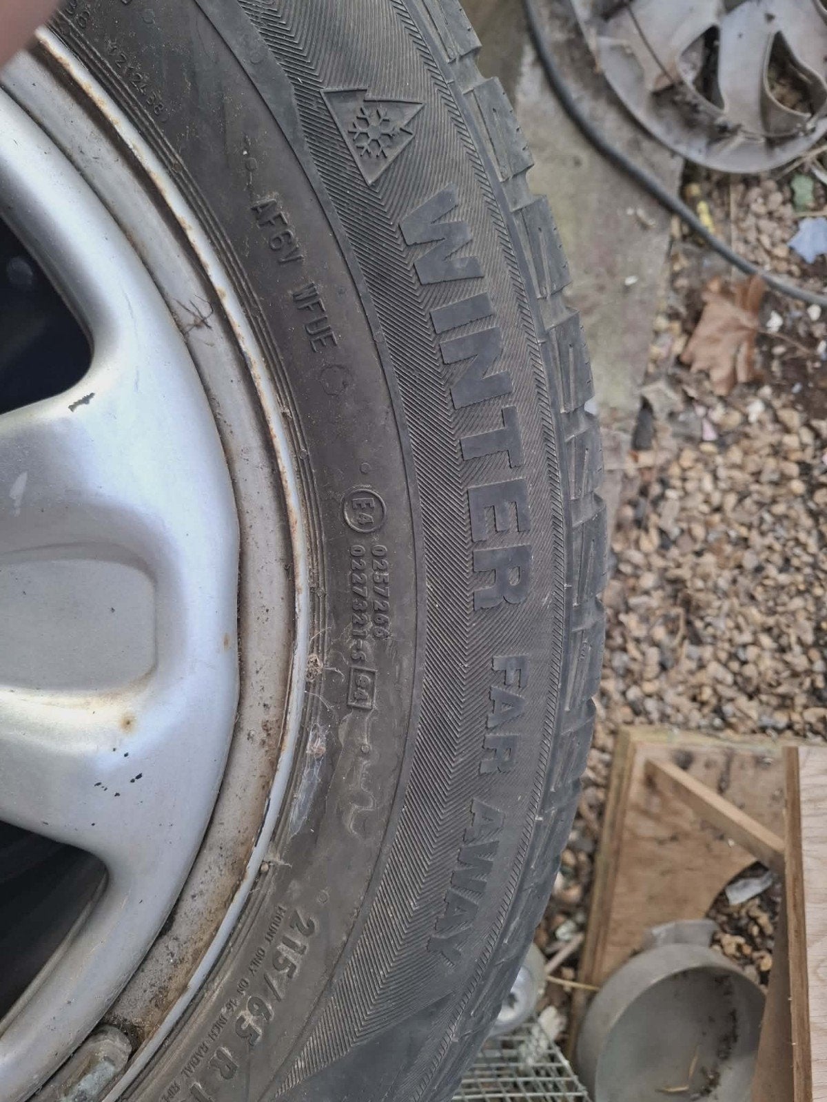 Pneus neige 215/65 R16., Enlèvement