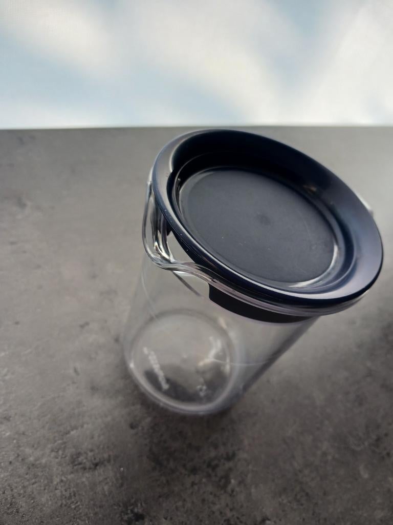 Melkkannetje van Tupperware te koop., Ophalen, Zo goed als nieuw, Blauw, Beker of Kan