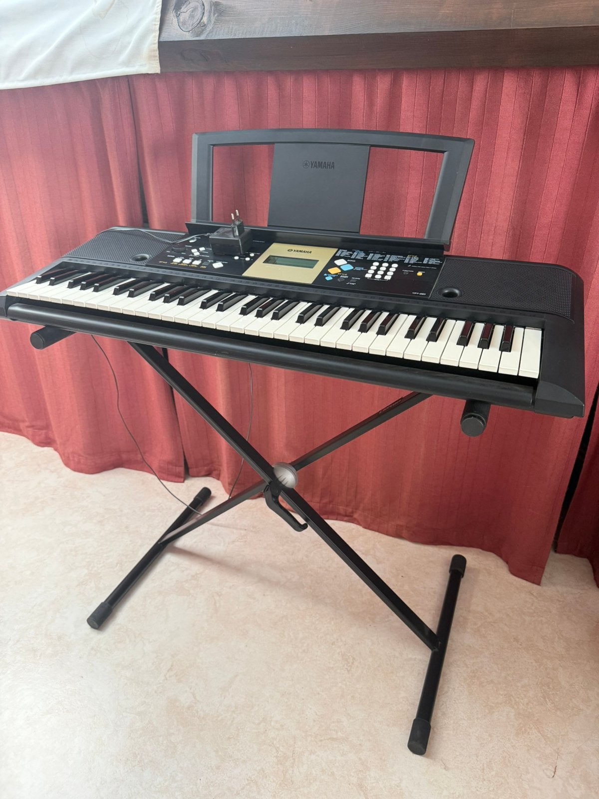 Keyboard Yamaha YPT-220, Musique & Instruments, 61 touches, Avec pied, Yamaha, Comme neuf