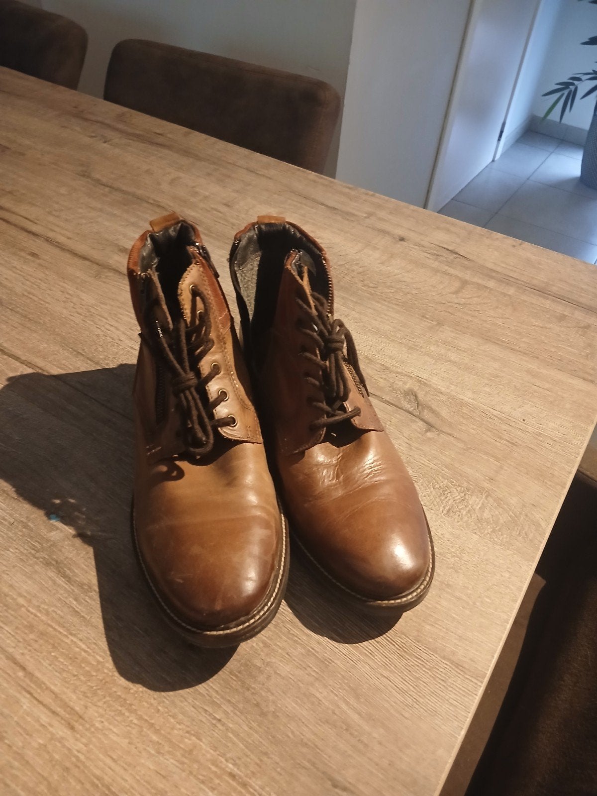 Bottines maat 45, Ophalen