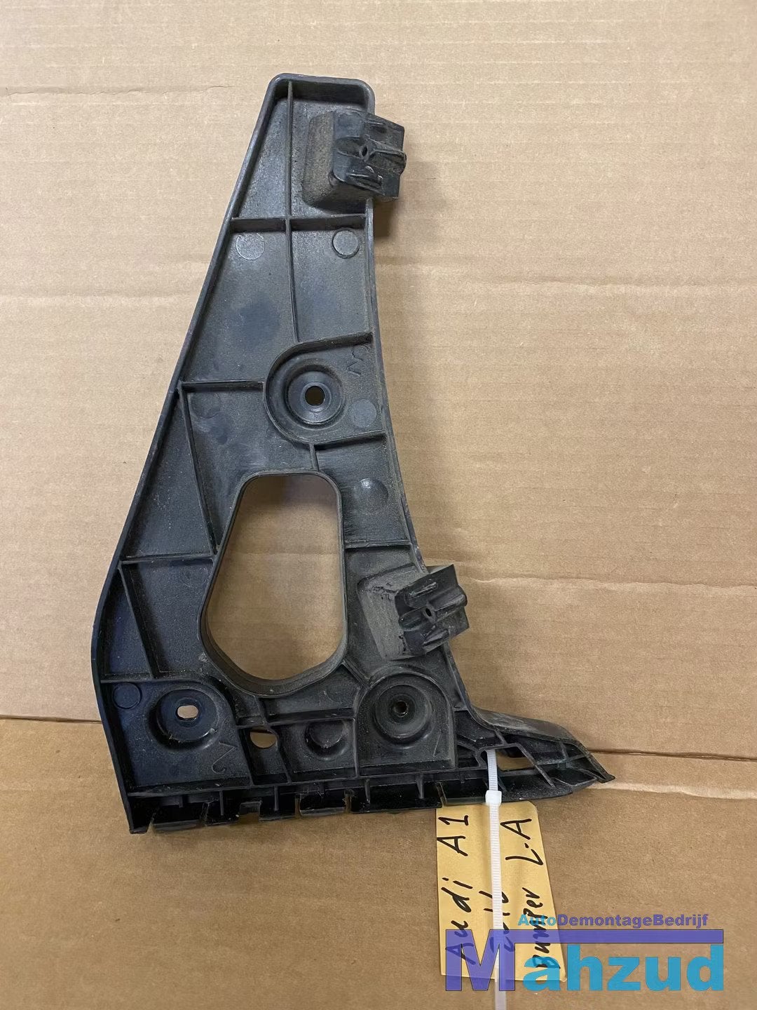 AUDI A1 Sportback Links achter bumper steun 2011-2018, Arrière, Pare-chocs, AUDI AG, Auto-Union-Strasse 1
85045  Ingolstadt, DE