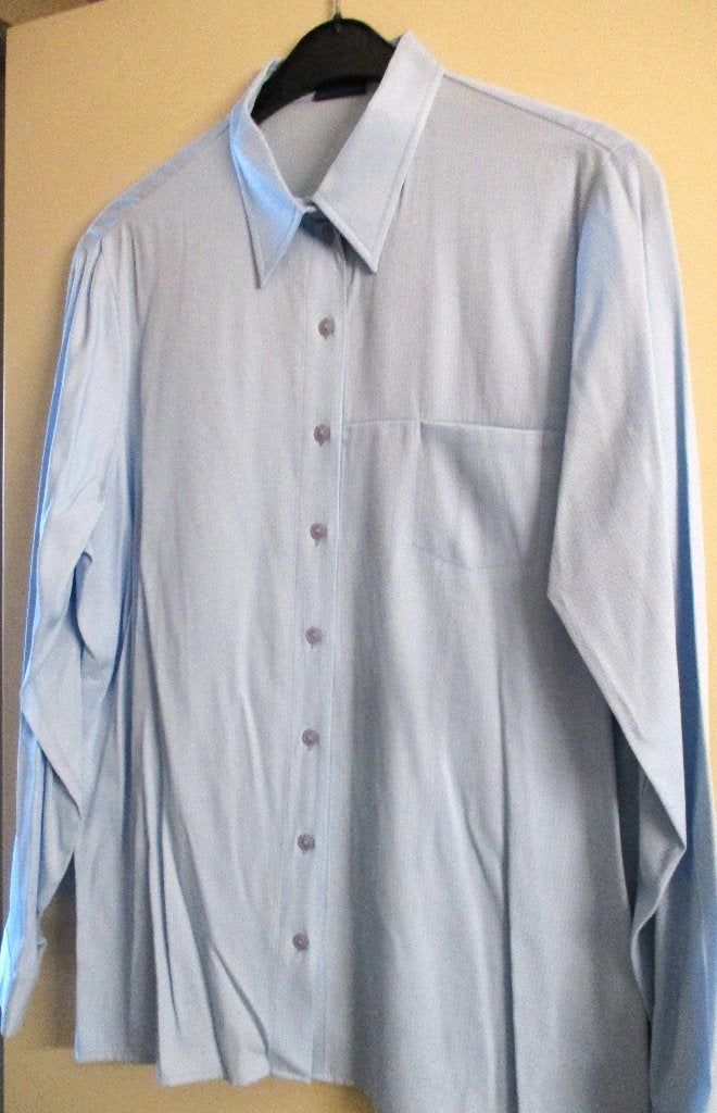 Chemise à manches longues bleu clair taille 44, Enlèvement ou Envoi, Neuf, Taille 42/44 (L), Bleu