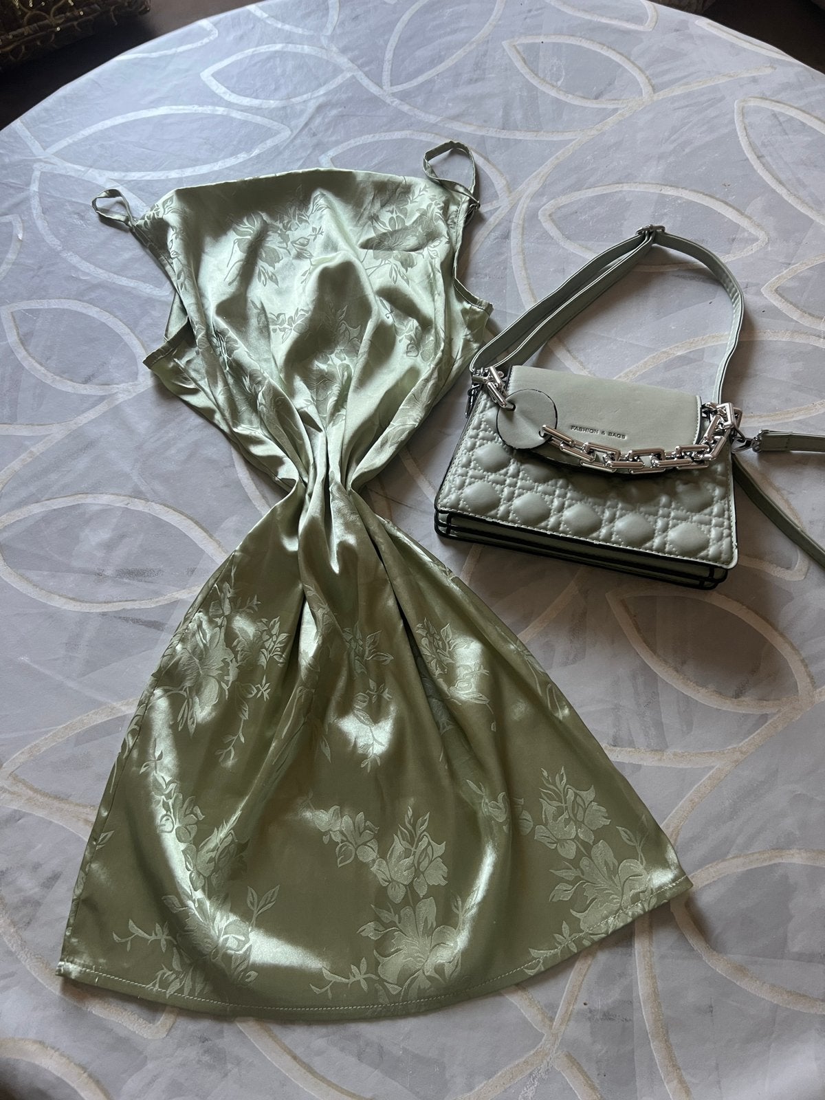 Jurkje groen satijn bloemenprint + tasje set - Maat S, Kleding | Dames, Sportkleding, Overige kleuren, Ophalen of Verzenden, Maat 36 (S)