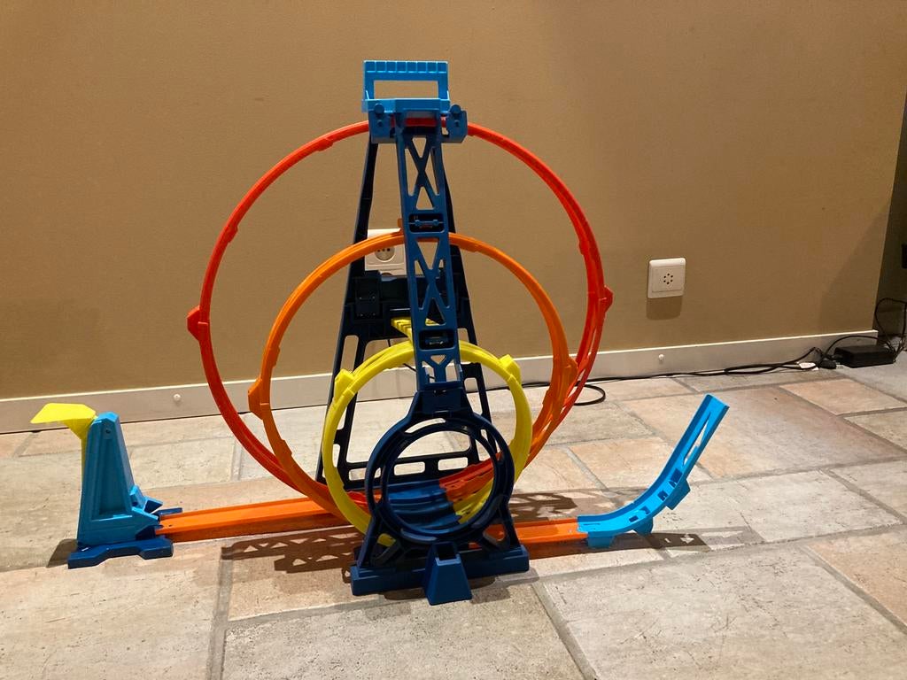 Hotwheels loopings met trackings, Kinderen en Baby's, Speelgoed | Racebanen, Ophalen, Zo goed als nieuw