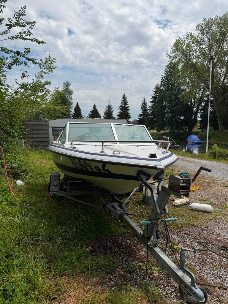 Bateau glastron, Démarrage électrique, Moteur hors-bord, Polyester, Essence