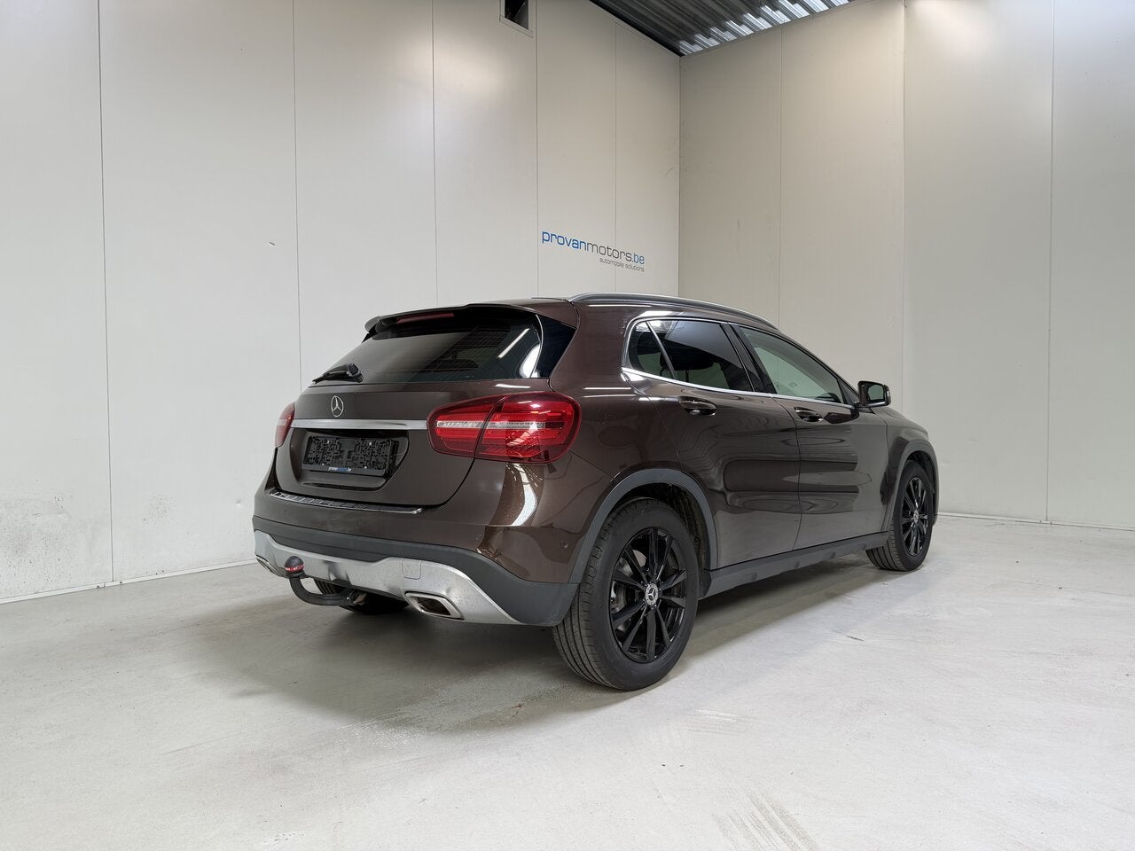 Mercedes-Benz GLA 180 Benzine Man. - Airco - GPS - Topstaat!, Auto's, Mercedes-Benz, 4 deurs, 4 cilinders, Bruin, 0 kg