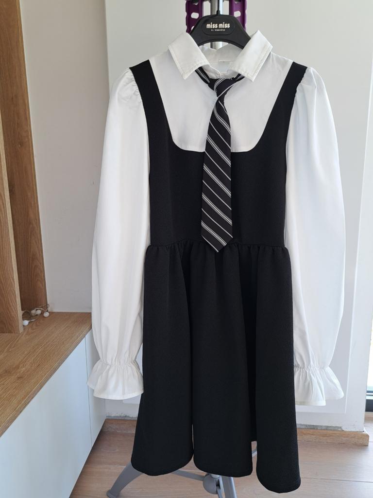 Robe 2 en 1 de style uniforme scolaire Preppy avec cravate a, Robe ou Jupe, Enlèvement ou Envoi, Shein, Comme neuf
