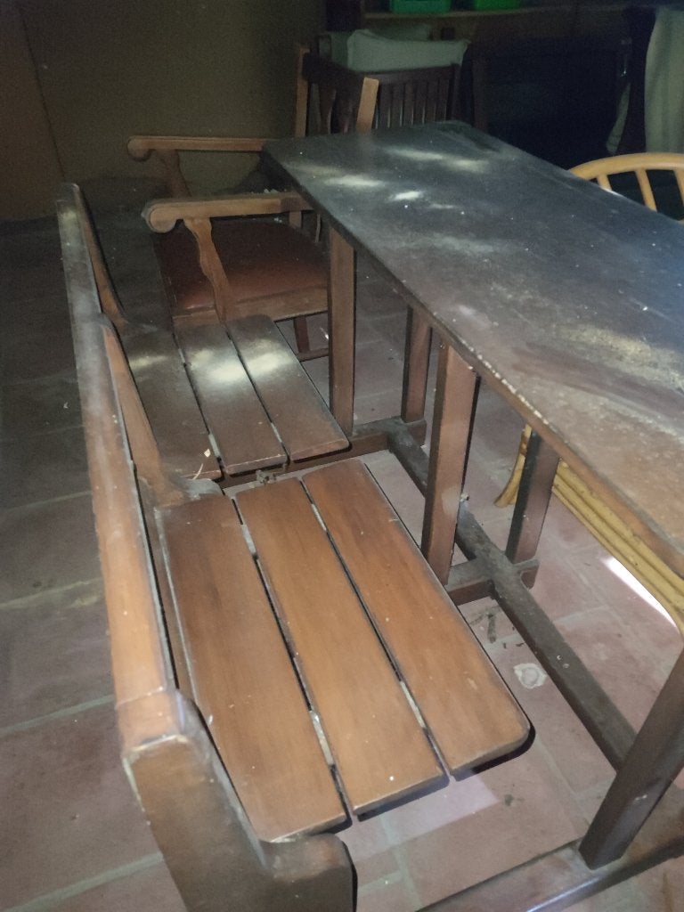Oude massieve schoolbank, Enlèvement
