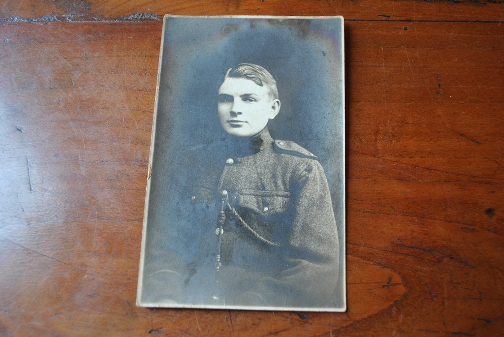 Photo carte ancienne Buste Militaire belge uniforme posant, Enlèvement ou Envoi, Autres, Photo ou Poster