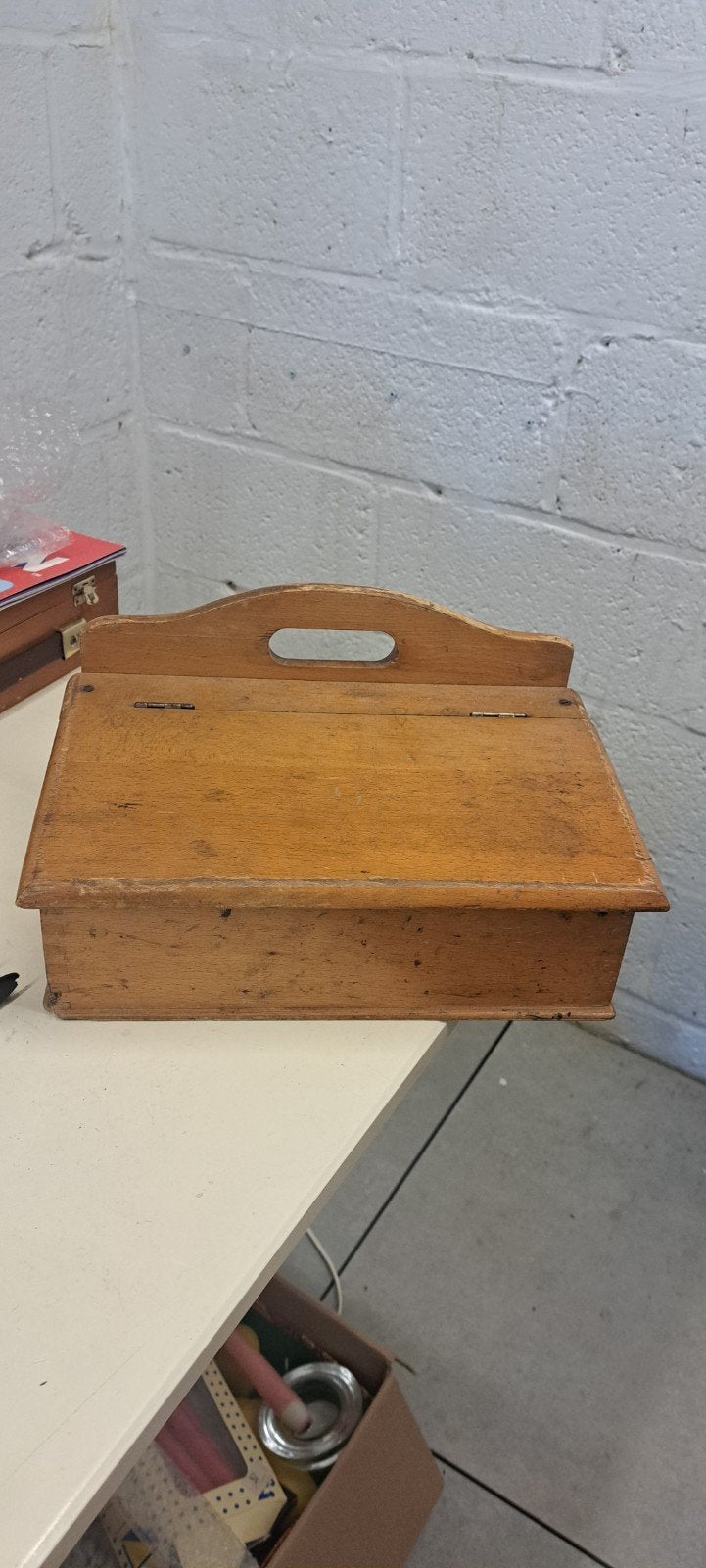 une boîte à cirage vintage en bois avec poignée intégrée, Moins de 50 cm, Enlèvement ou Envoi, Utilisé, Moins de 50 cm
