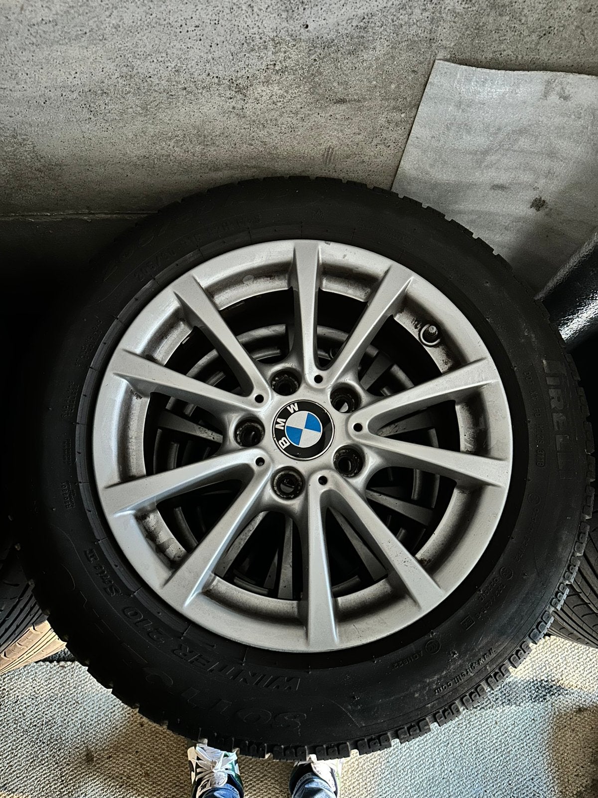 Jantes BMW 16” d'origine + de bons pneus d'hiver Pirelli, Autos : Pièces & Accessoires, Pneus & Jantes, Pneus et Jantes, Pneus hiver